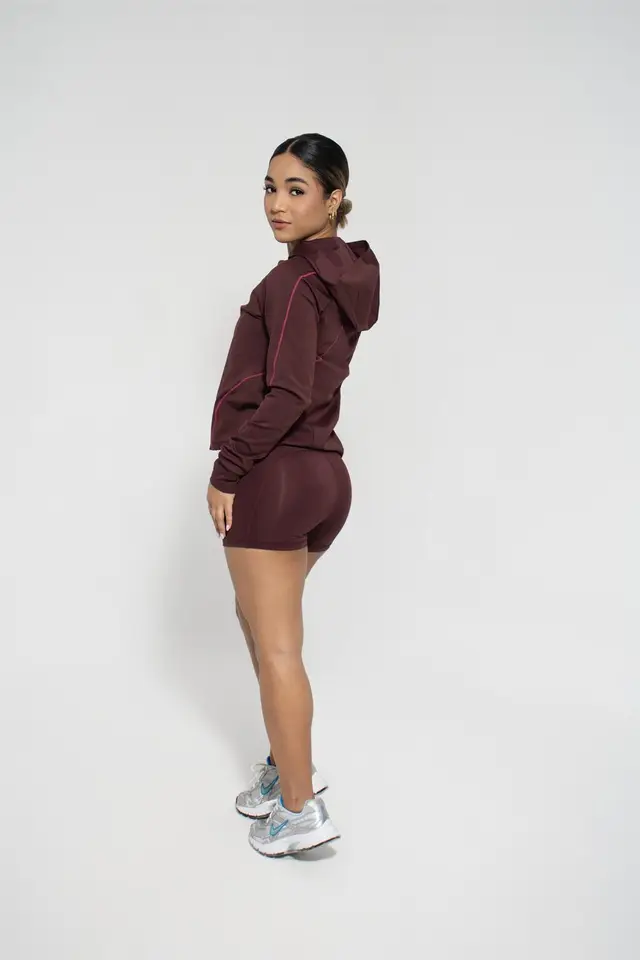 Short Deportivo en color Vino